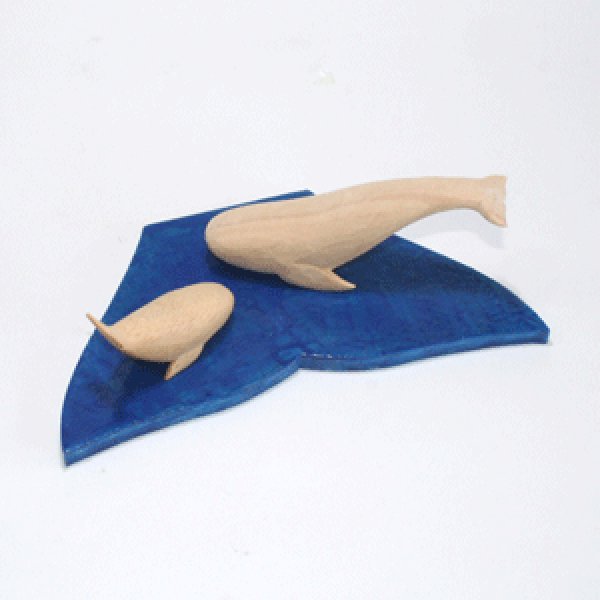 画像1: クジラの親子（台付）　シナ材 (1)